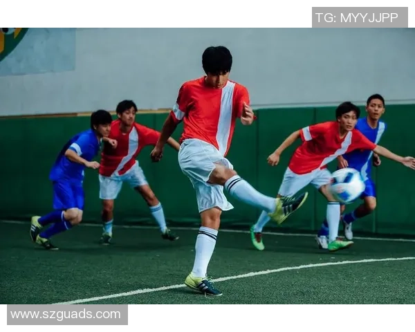 足球巨星光环褪去背后的真相与挑战如何从巅峰到低谷的跌宕人生